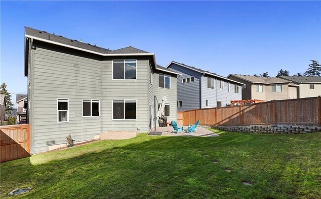 Building Photo - Beautiful large 4 bedroom home in the High...