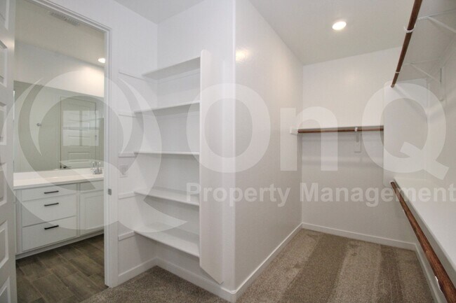 Building Photo - 23097 E Saddle Way