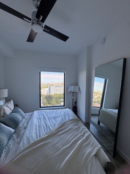 Building Photo - 676 NW 2nd St