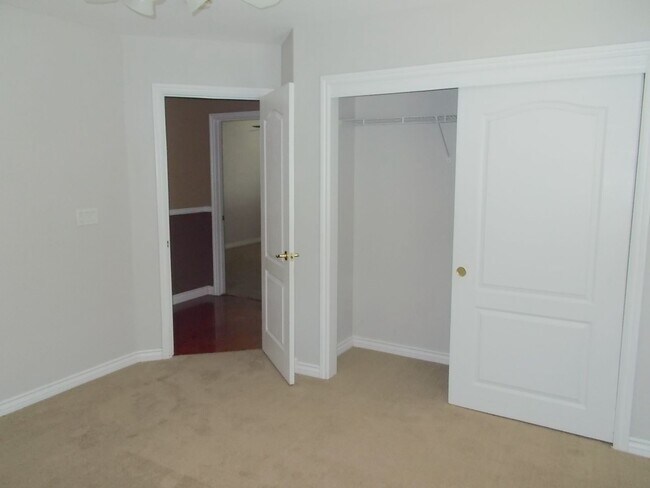 Building Photo - Beautiful 4BR Home with Pool, Loft, and 3-...