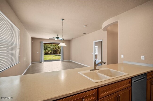 Building Photo - 12168 Country Day Cir