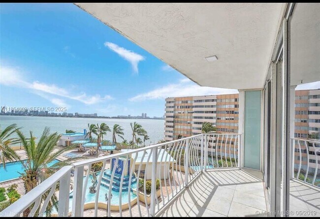 Building Photo - 7601 E Treasure Dr