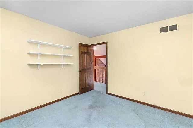 Building Photo - 5710 NW Verlin Dr