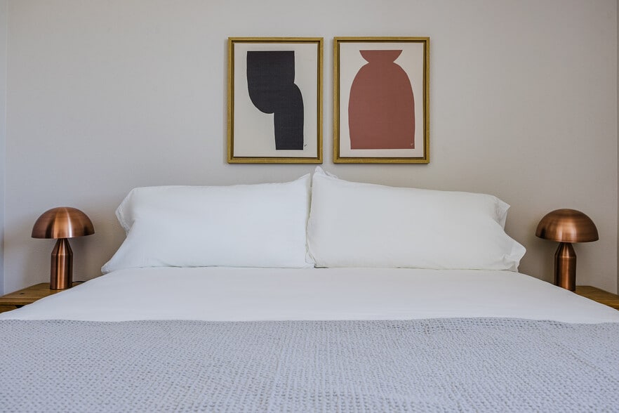 Building Photo - 200 Mesnager St