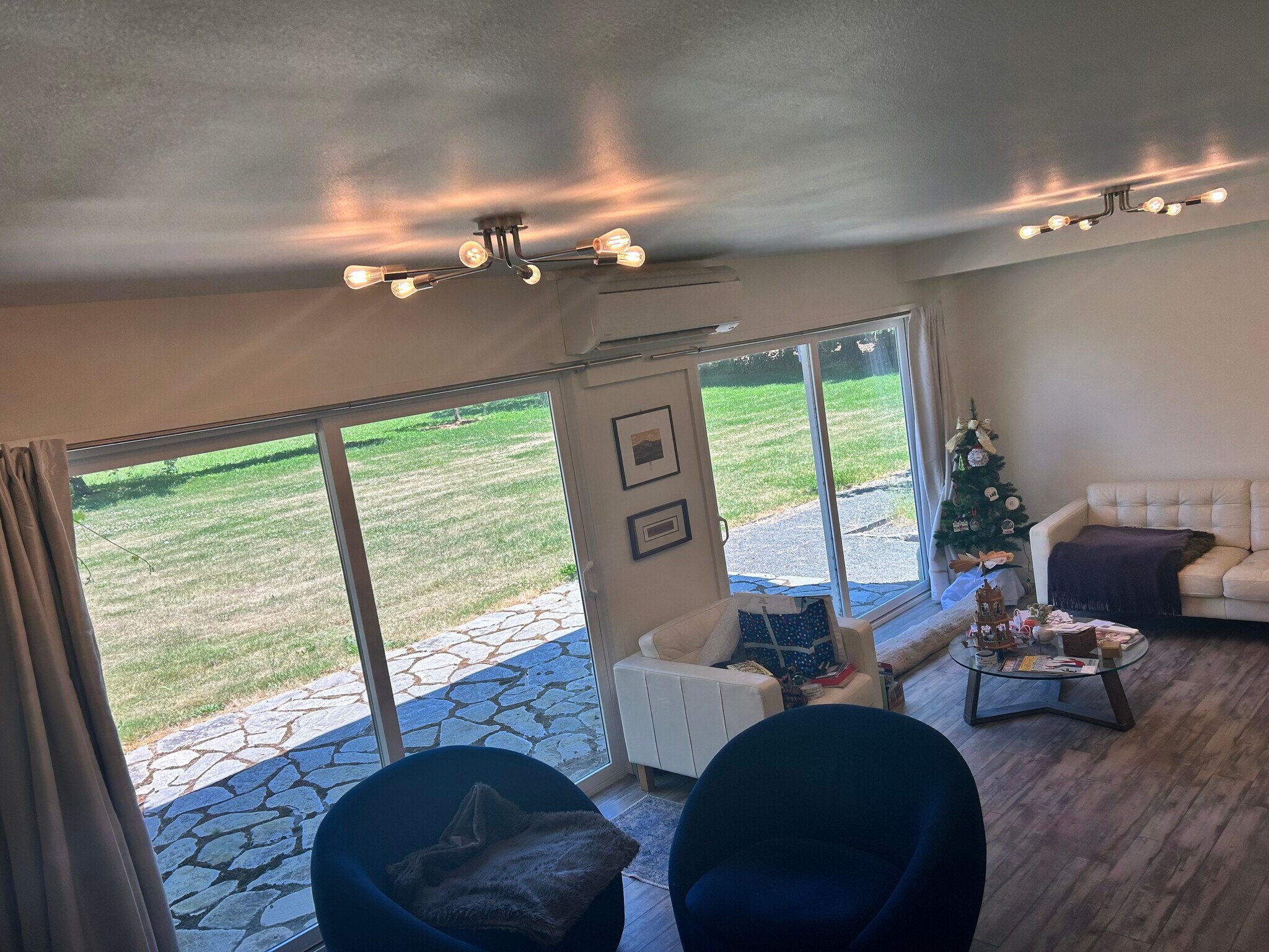 Living room - 18650 Stafford Rd
