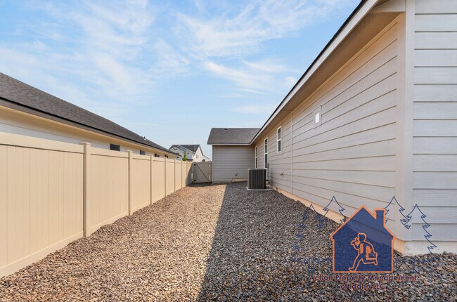 Building Photo - 2079 S Border Wy