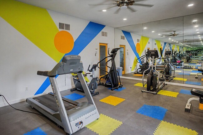 Building Photo - AVAILABLE NOW!! 2 Bedroom 3 Bathroom condo in Palm Springs!
