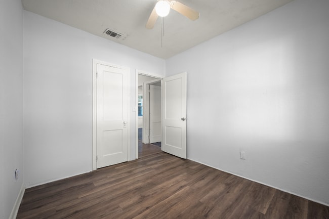 Building Photo - 304 Bernard Rd