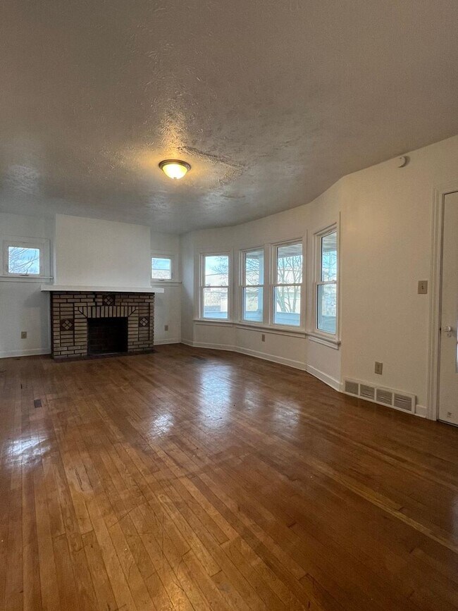 Building Photo - 14221 Glenside Rd