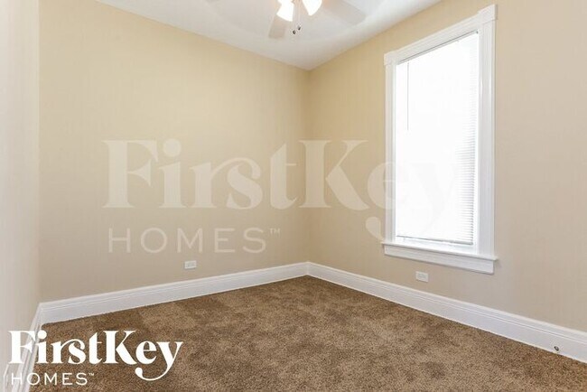 Building Photo - 542 Oak St