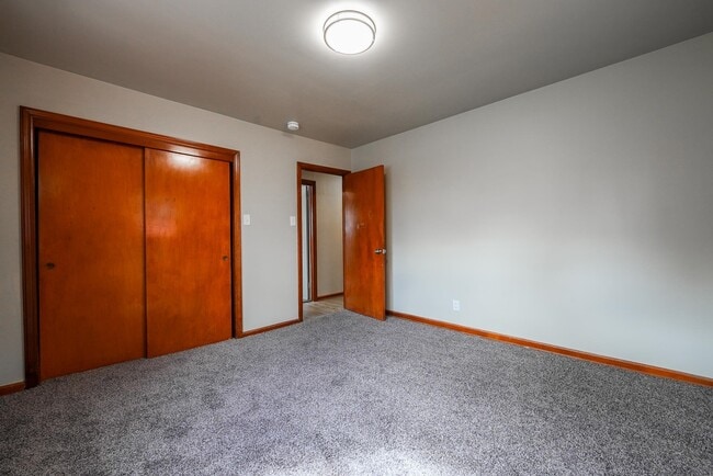 Building Photo - 1405 Edgemoor Dr