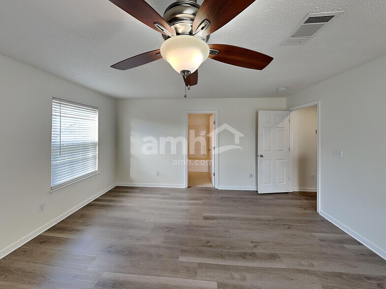 Building Photo - 2126 Burgess Ln