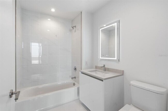 Building Photo - 400 Central Ave