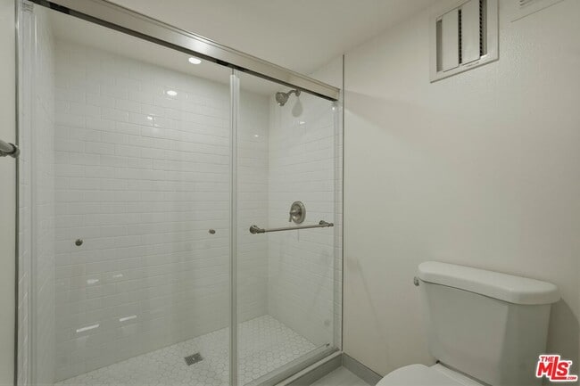 Building Photo - 10535 Wilshire Blvd