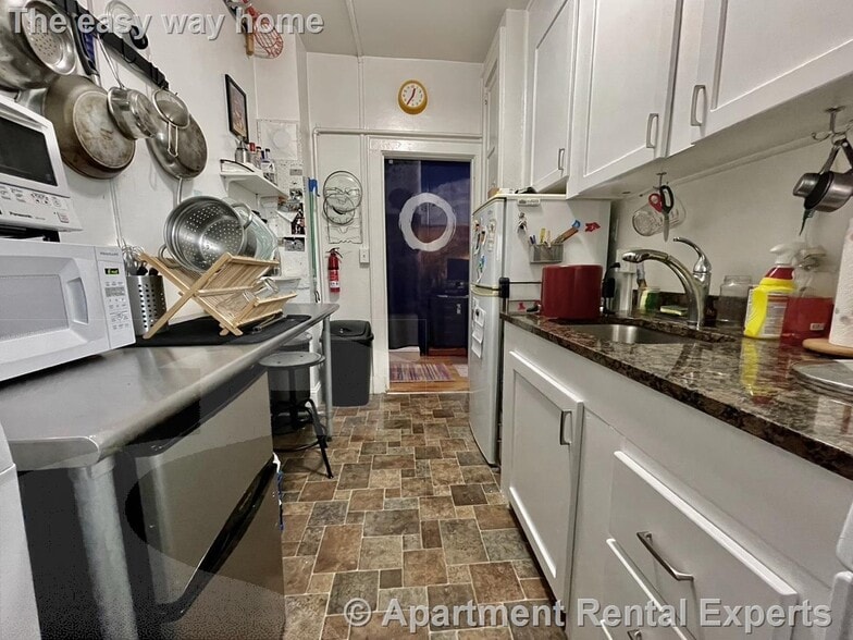 Building Photo - 73 Martin St