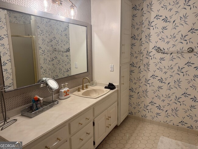 Building Photo - 2091 Emerald Dr