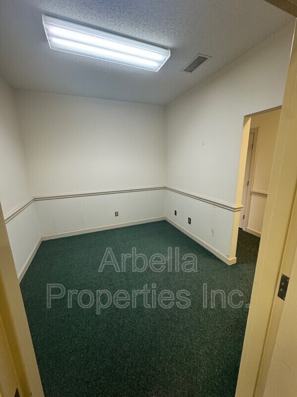 Building Photo - 902 Sunset Dr 7B