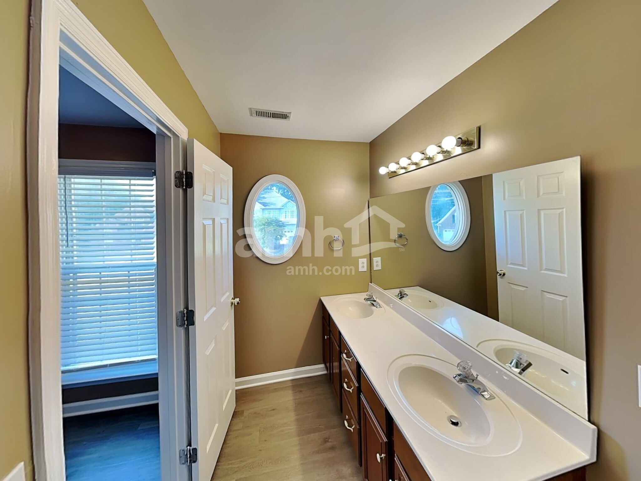 Building Photo - 705 Milbridge Ct