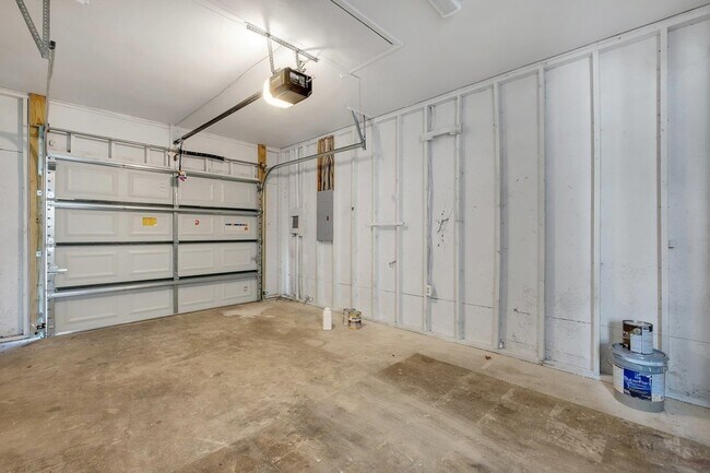 Building Photo - 1691 Silverwood Dr