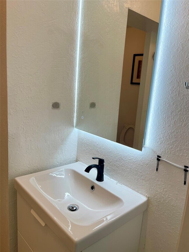 Building Photo - 2807 Polk St