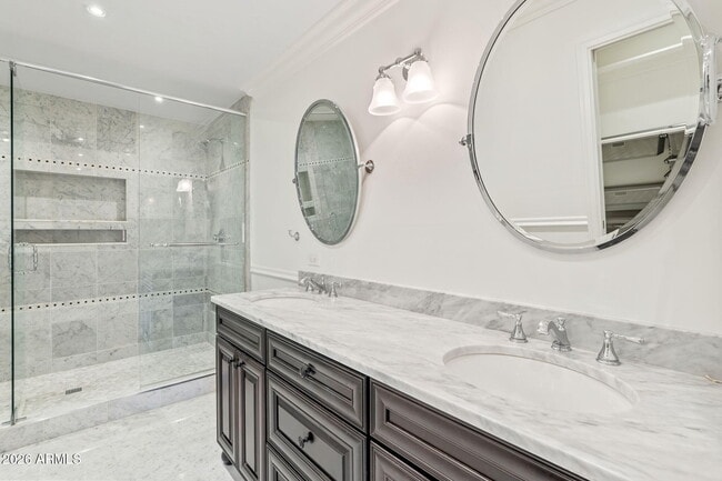 Building Photo - 2614 E Osborn Rd