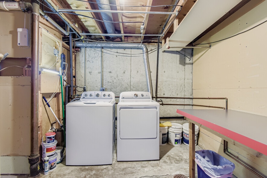 Storage room with washer/dryer - 6336 W 71st Pl