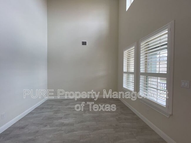 Building Photo - 716 Expedition Way