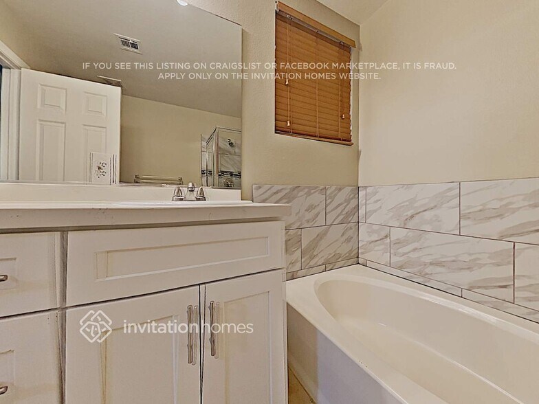 Building Photo - 1133 Coral Rainbow Ave