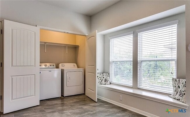 Building Photo - 159 Wainscot Oak Wy