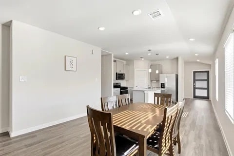 Building Photo - 216 Shore Pointe Ct