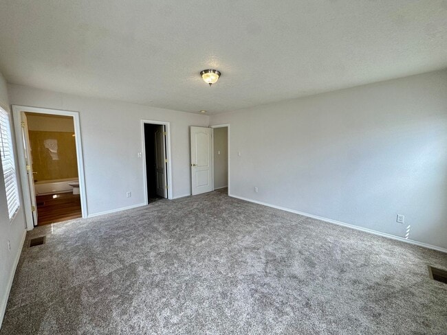 Building Photo - 4361 Altura Vista Ln NE