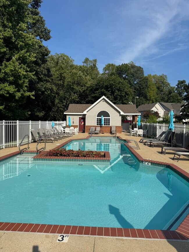 Building Photo - 125 Shoal Creek
