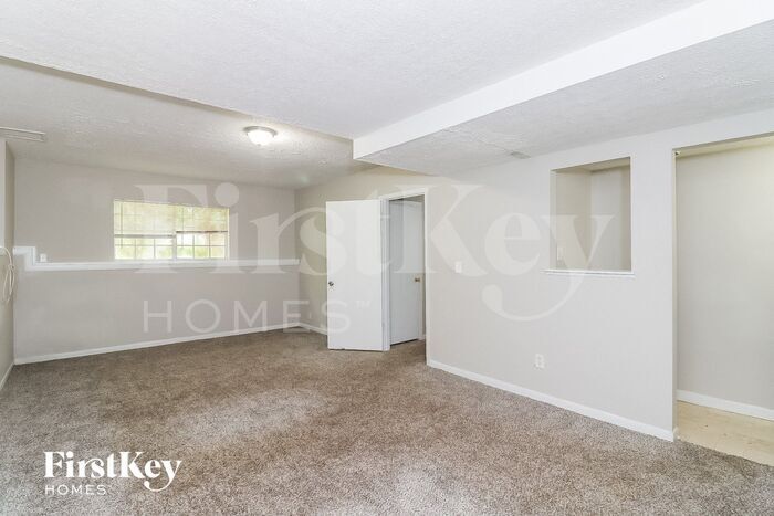 Building Photo - 2982 Valley View Cir