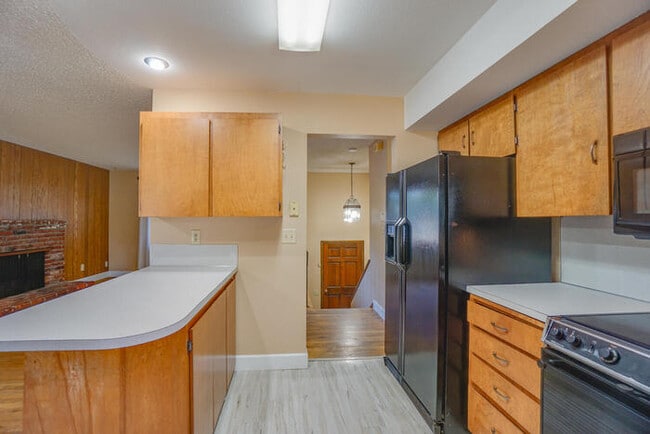 Building Photo - FOUR BEDROOM SPLIT LEVEL IN SALMON CREEK