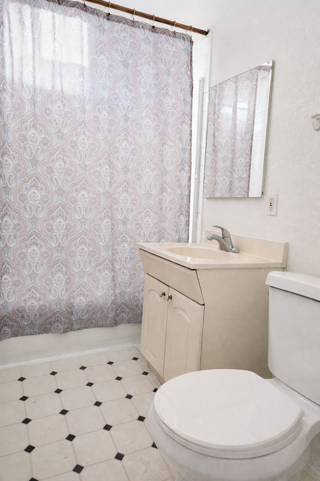 Building Photo - 1007 W 74th St