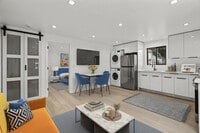 Building Photo - 2422 Meadowvale Ave