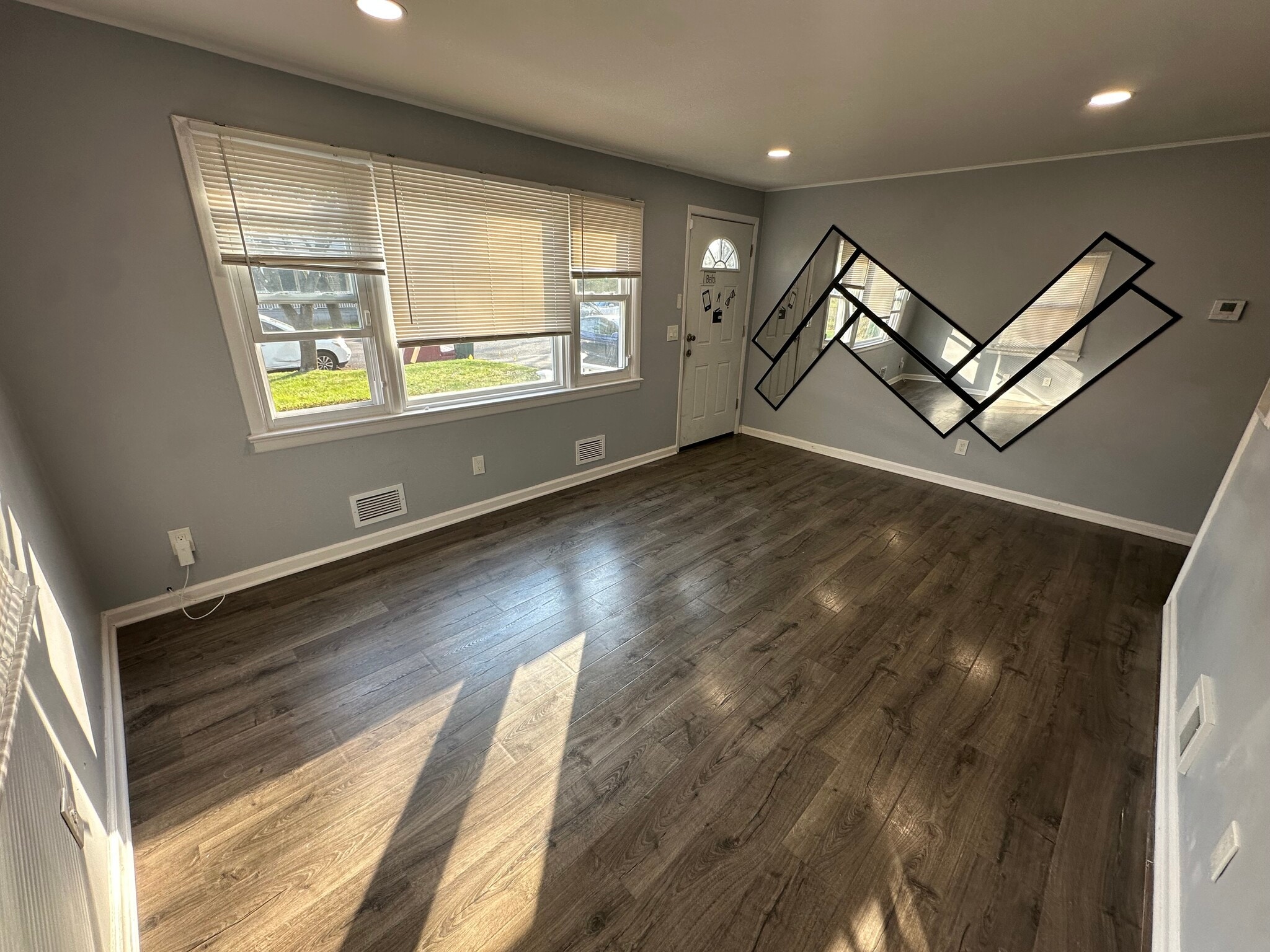 Building Photo - 565 Hunter Ave