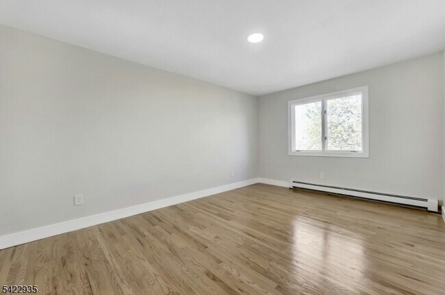 Building Photo - 535 Orchard Ave