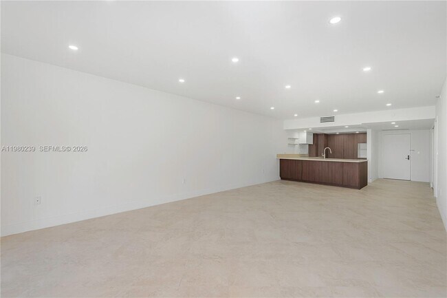 Building Photo - 8855 Collins Ave