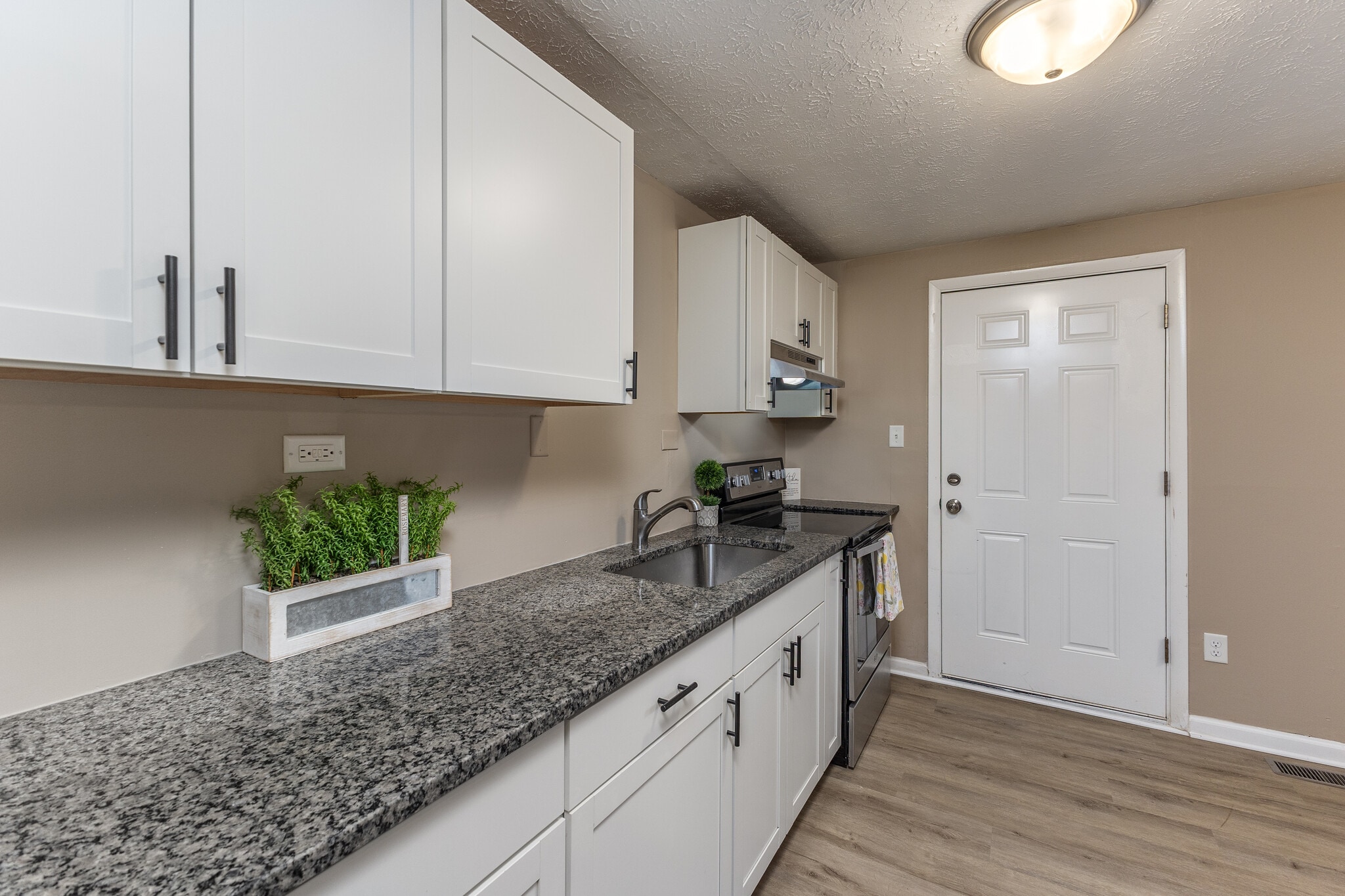 Building Photo - 1885 Lincrest Dr