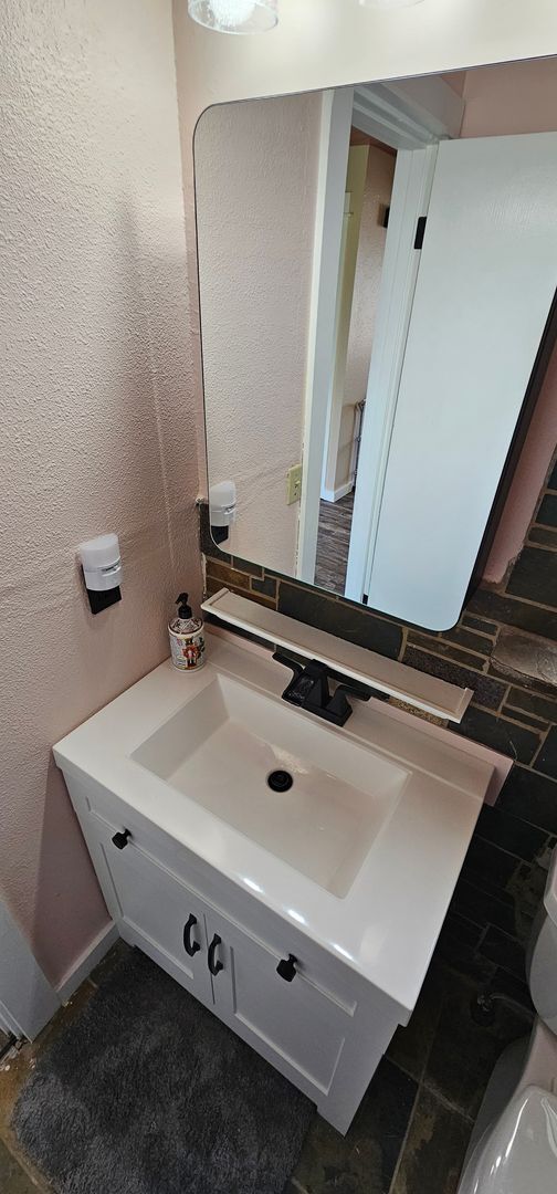 Building Photo - Fully Furnished, All Utilities Included, Dog Friendly 1 Bed 1 Bath Available Now!