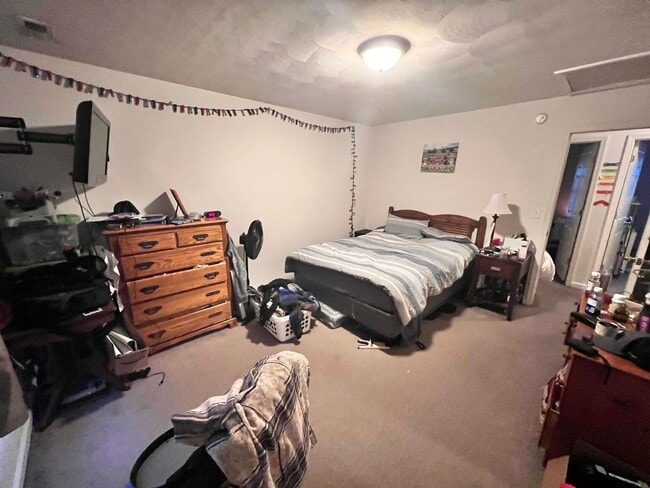 Building Photo - Radford, 3 BR / 1.5 BA, Available for the fall term