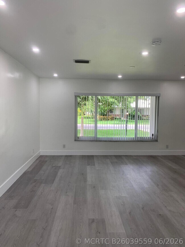 Building Photo - 4005 NW 76th Ave