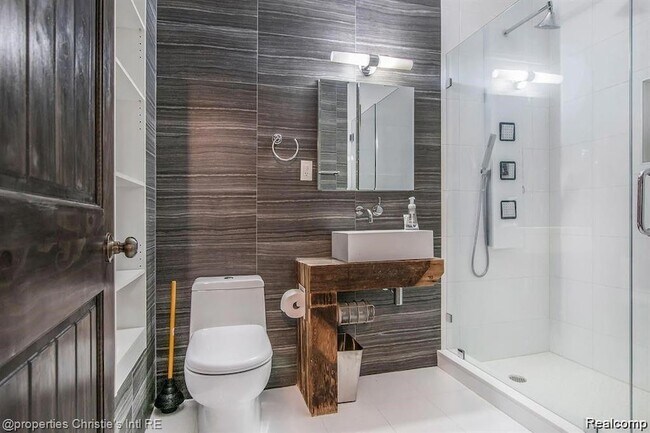 Building Photo - 1535 Sixth St