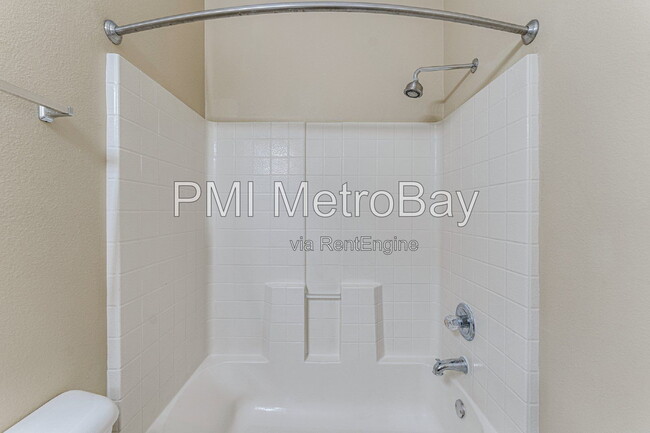 Building Photo - 15706 Fishhawk Falls Dr