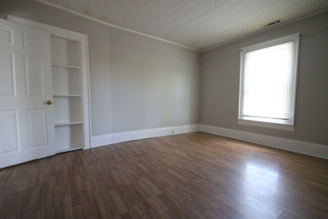 Building Photo - Exclusively Offered By Muse Realty Rentals...