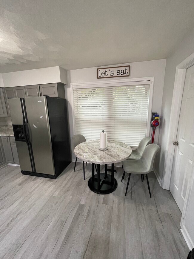 Building Photo - 8550 Tidewater Dr