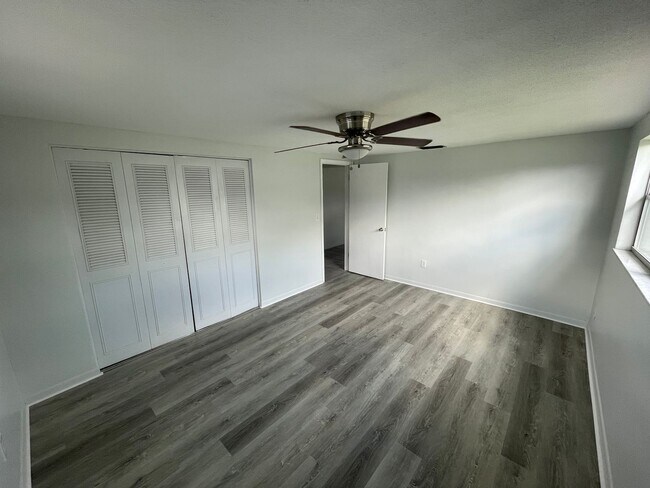 Building Photo - 2/1.5/1 New Port Richey