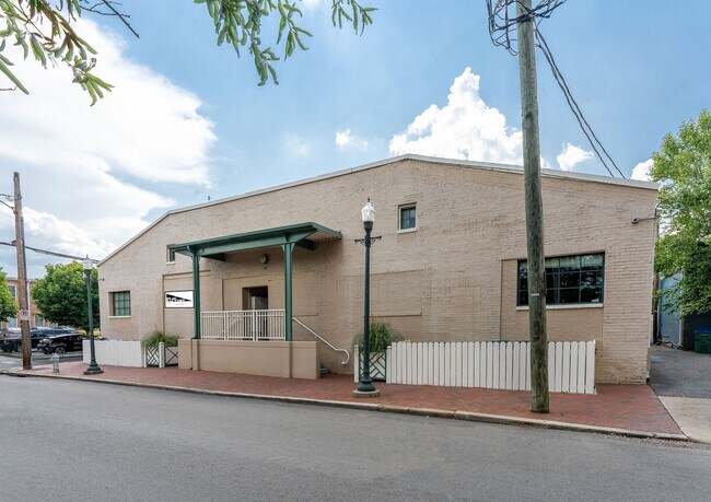 Building Photo - Flag Factory #10H