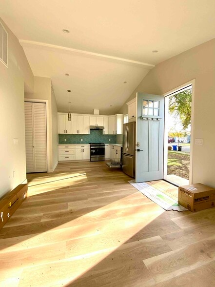 Building Photo - 7780 Inverness Dr